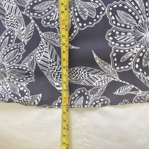 LOFT Petites MP Floral Blouse Black White Lightweight Short Sleeve V-Neck - Picture 13 of 14